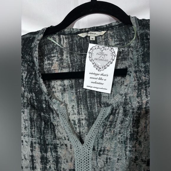 Sandwich mesh long sleeve top medium - Picture 5 of 6